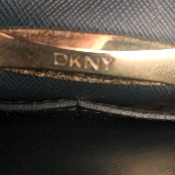 DKNY Women's Embossed Crocodile Skin Pattern Shoulder Bag Black - Picture 5 of 6